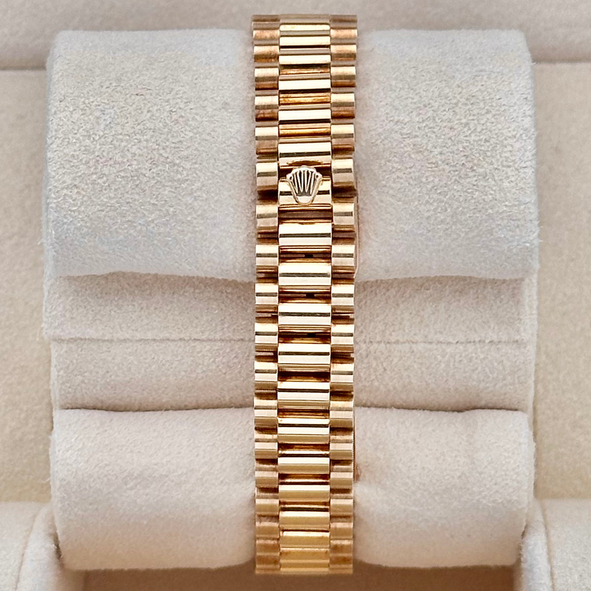 Rolex Lady-Datejust 26mm 18k Yellow Gold Champagne Dial Ref. 68178