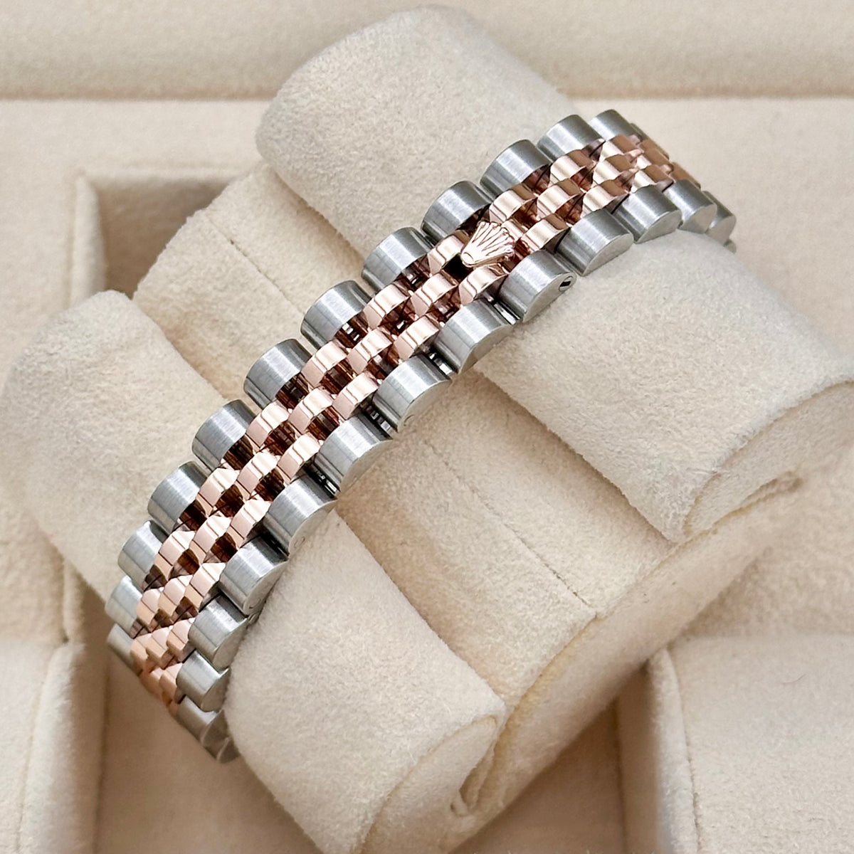 Rolex Lady-Datejust 26 White Big Diamond Dial, Fluted Bezel, Two-Tone Jubilee  Ref. 179171
