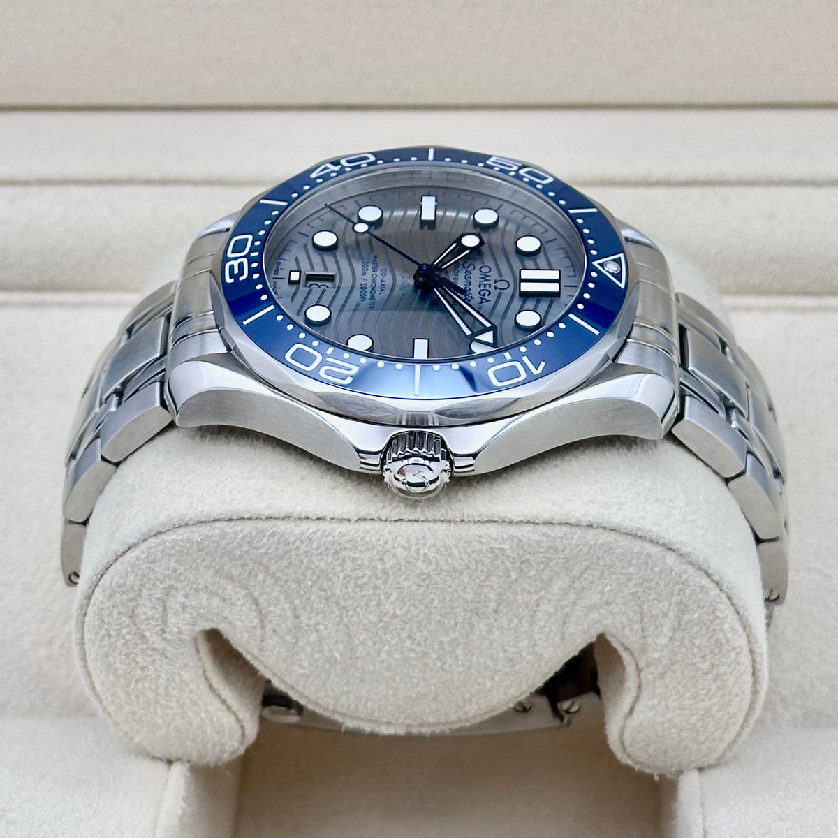 Seamaster 300 Grey Ceramic Ref. 210.30.42.20.06.001