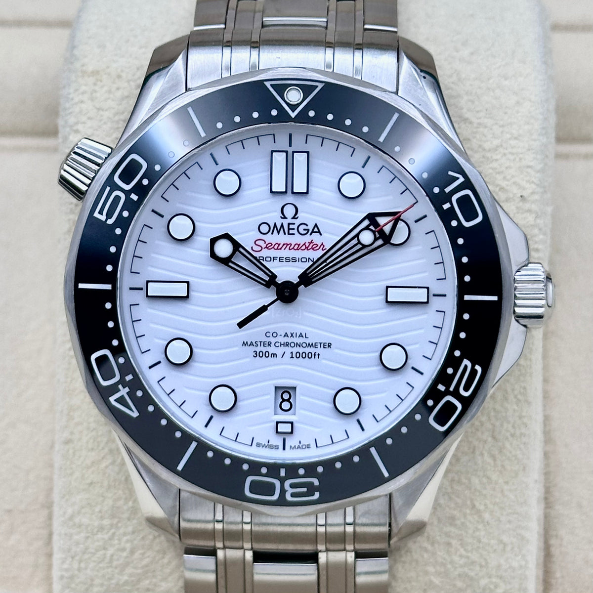 Seamaster 300 White Ceramic Ref. 210.30.42.20.04.001