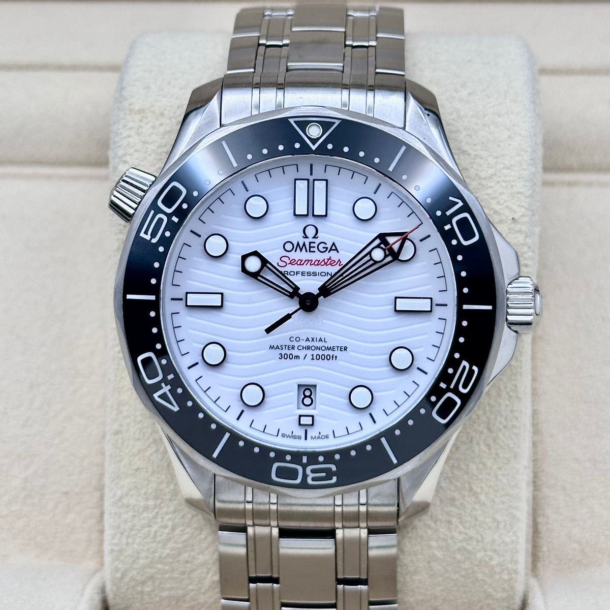 Seamaster 300 White Ceramic Ref. 210.30.42.20.04.001