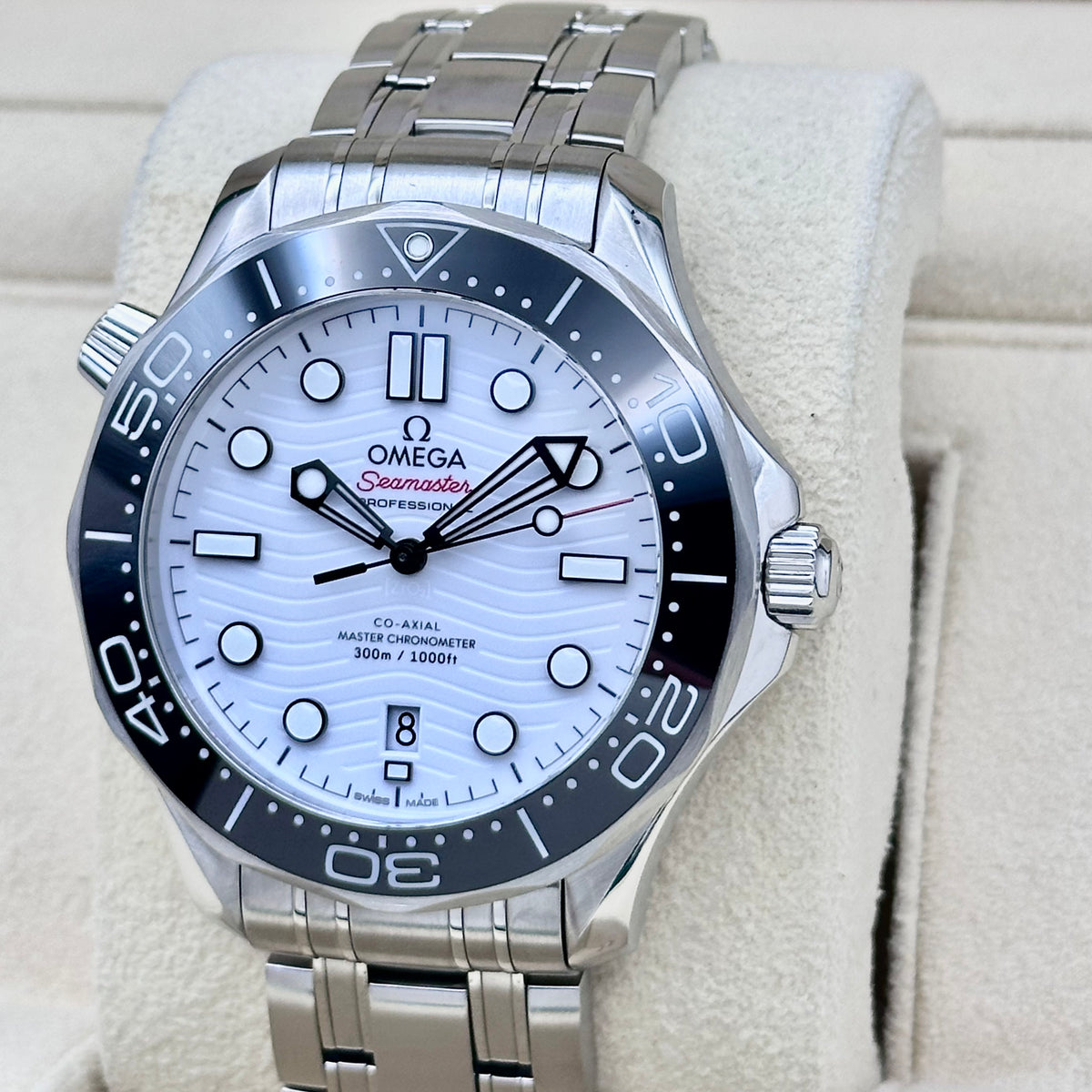 Seamaster 300 White Ceramic Ref. 210.30.42.20.04.001
