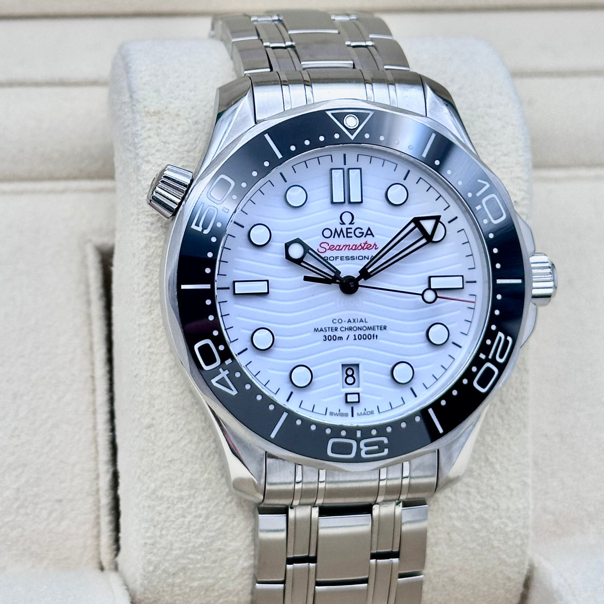 Seamaster 300 White Ceramic Ref. 210.30.42.20.04.001