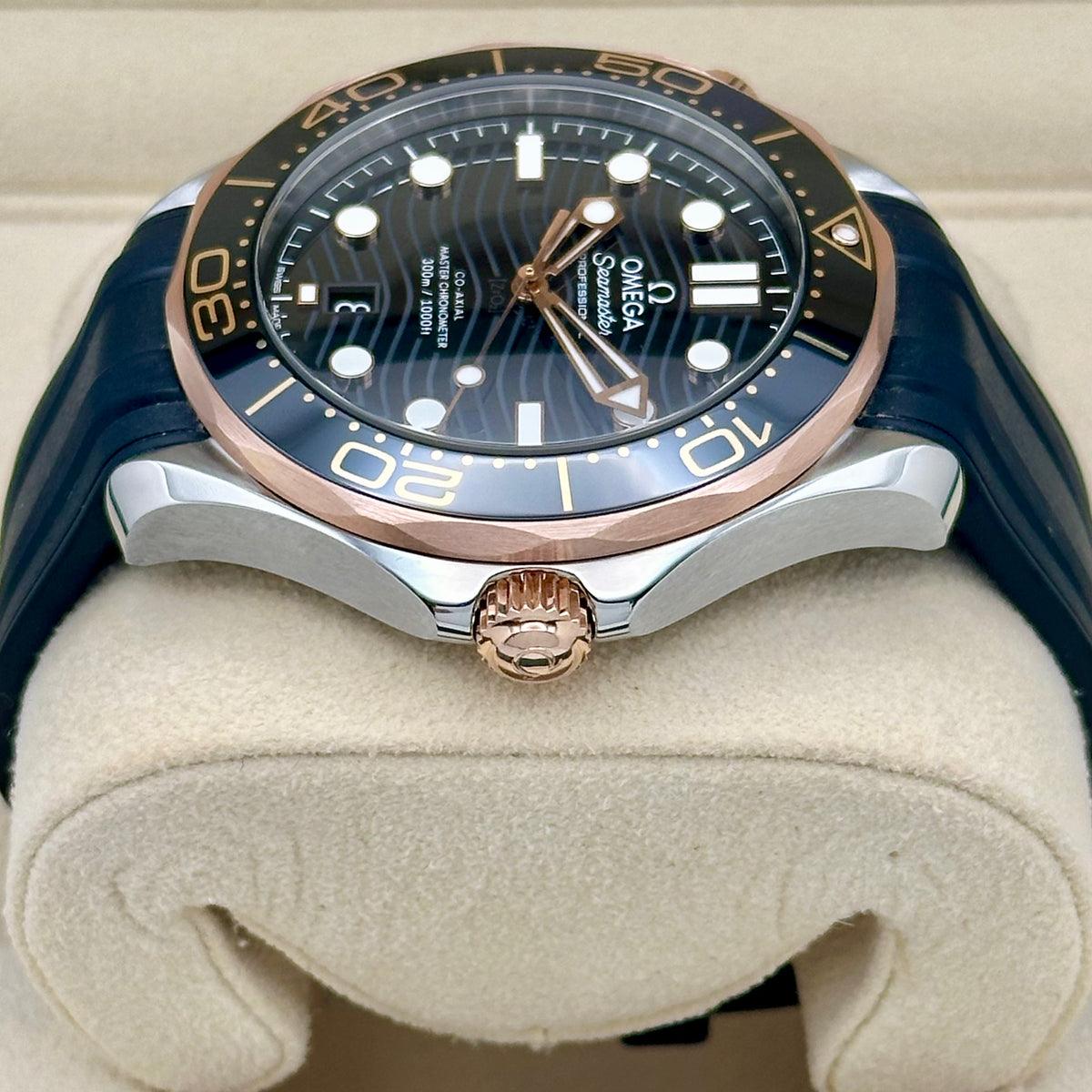 Omega Seamaster Diver 300M Black Wave Dial Ref. 210.22.42.20.01.002