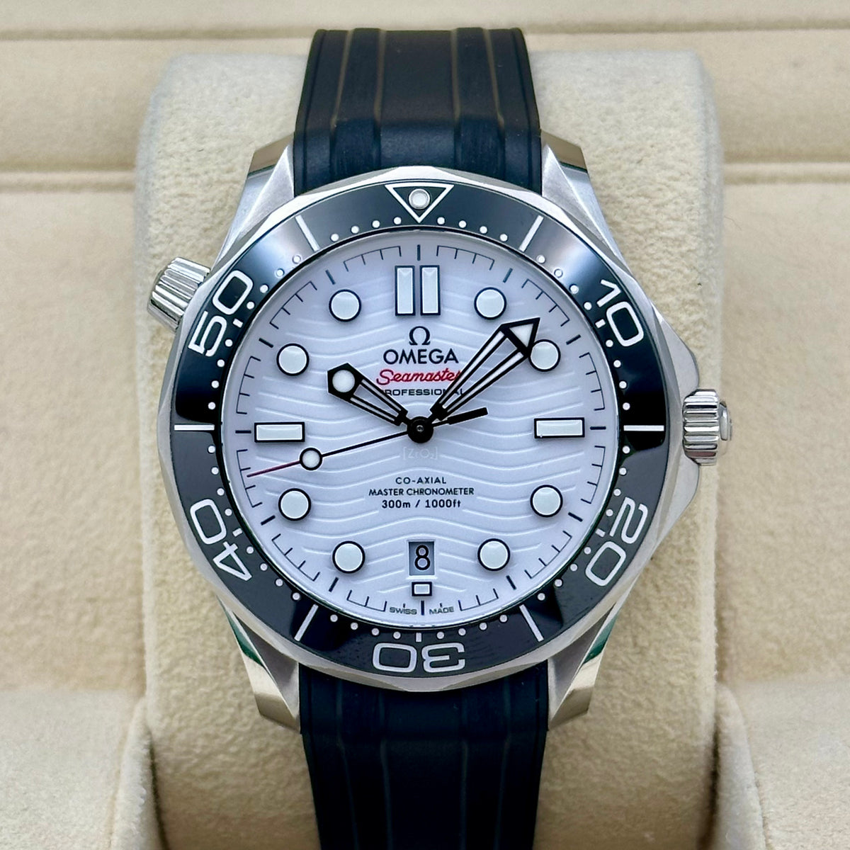 Seamaster 300 White Ceramic Ref. 210.32.42.20.04.001