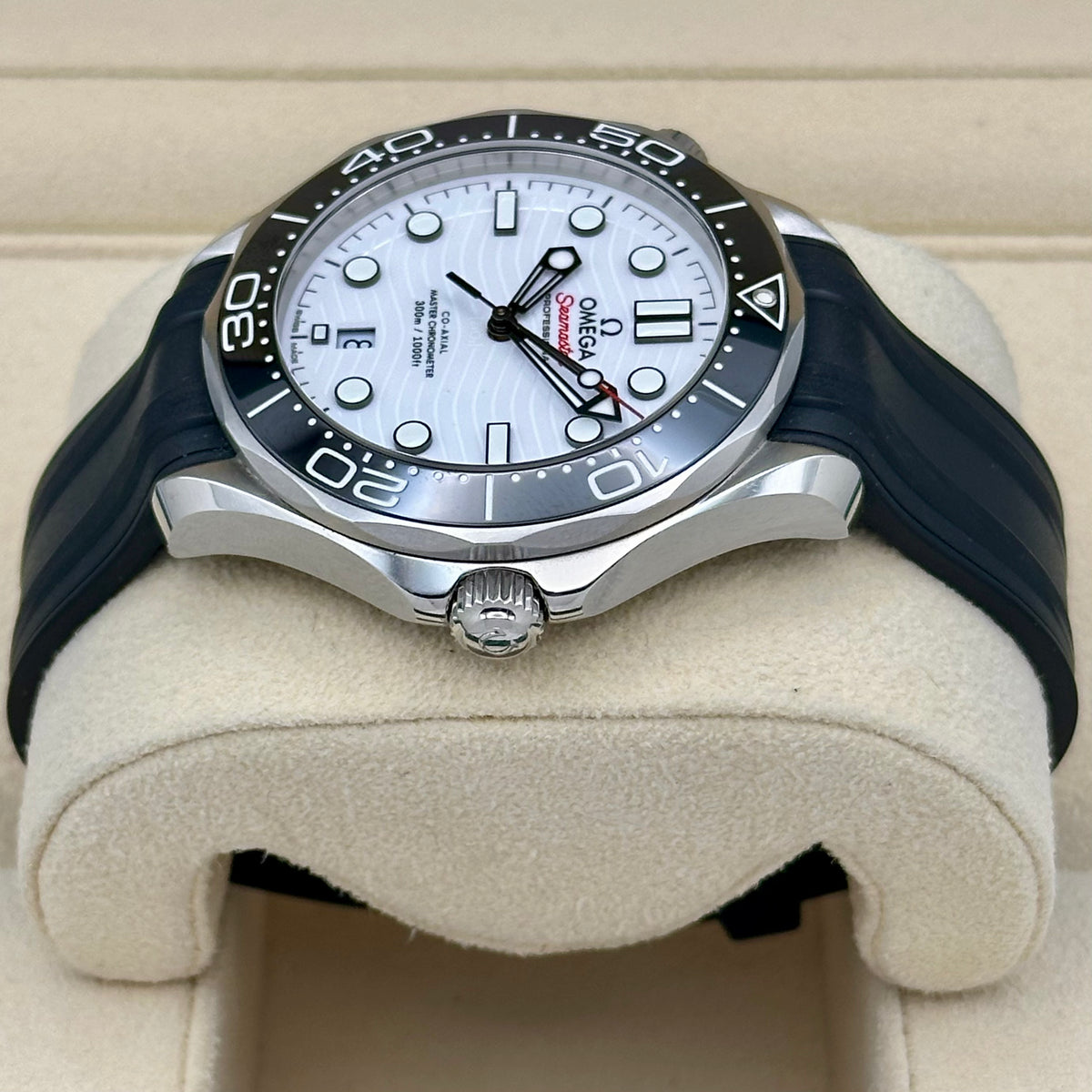 Seamaster 300 White Ceramic Ref. 210.32.42.20.04.001