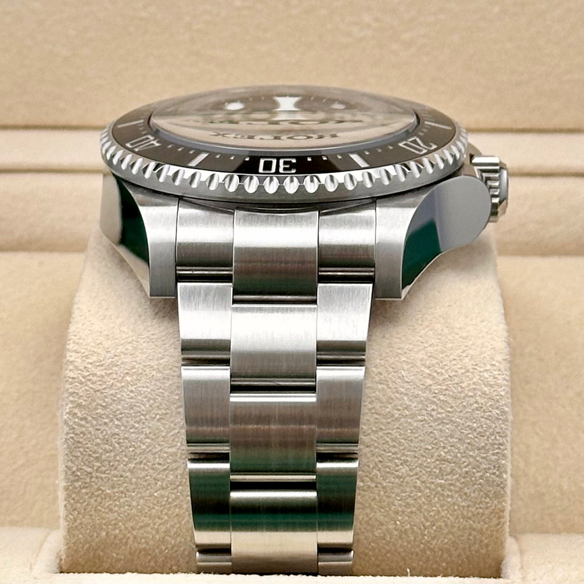 Rolex Deepsea Sea-Dweller Ref. 136660