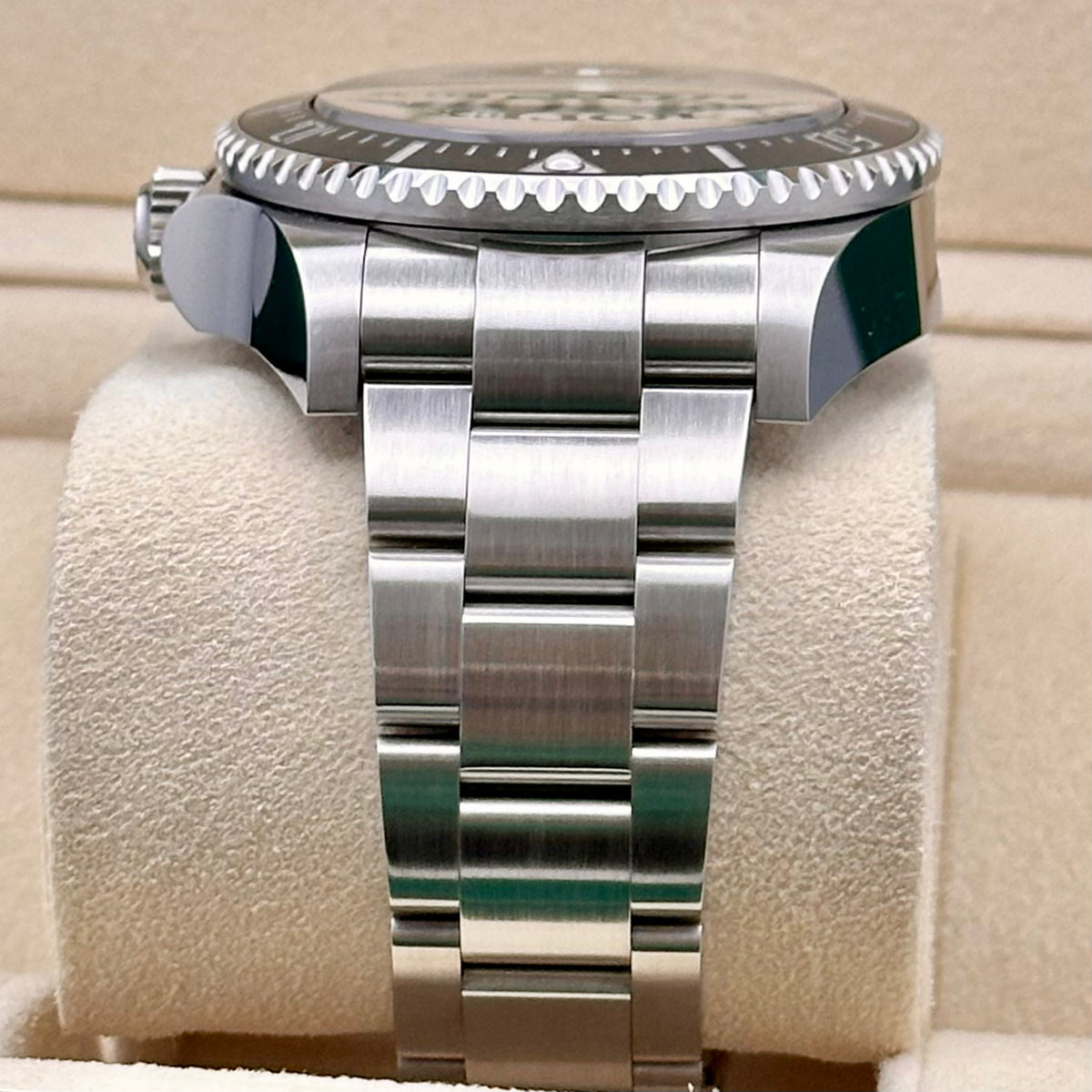 Rolex Deepsea Sea-Dweller Ref. 136660