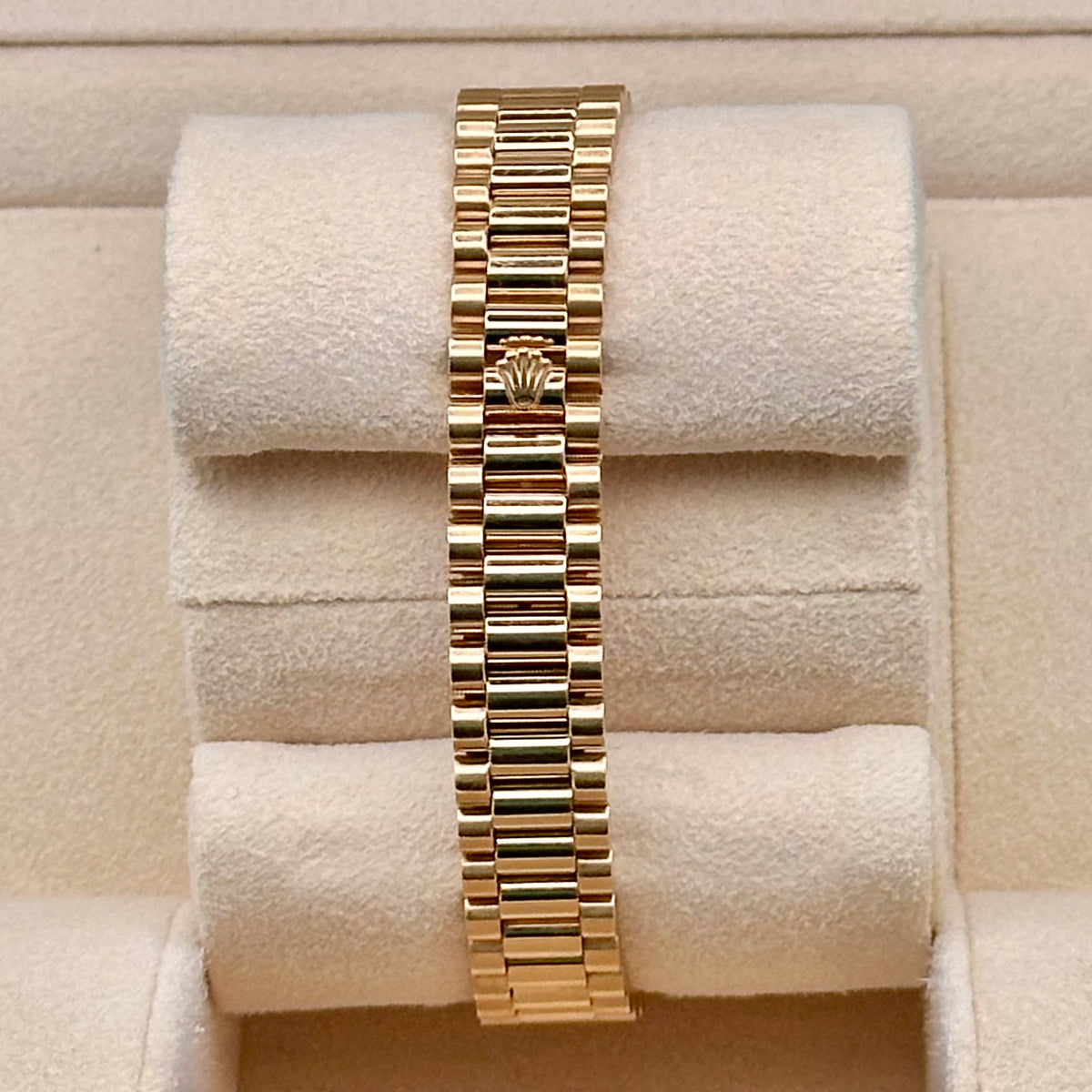 Rolex Lady-Datejust 26mm 18k Yellow Gold Champagne Dial Ref. 68178